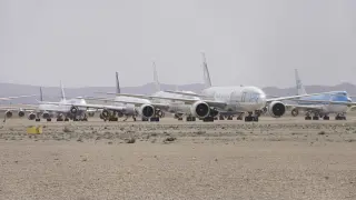 Campa de estacionamiento de aviones de Tarmac en el aeropuerto.