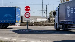 Tráfico pesado en la N-232, a la altura de El Burgo de Ebro.