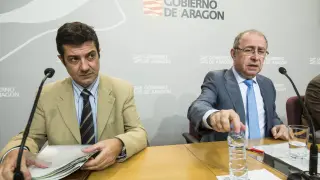 Ignacio Zarazaga, a la izquierda, en una comparecencia en la DGA.