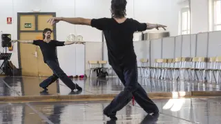 El bailarín zaragozano Miguel Ángel Berna, durante un ensayo.