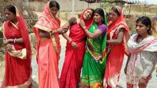 Familiares de las victimas lloran su pérdida en el Estado de Jharkhand, en el este del país