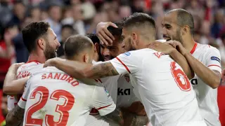 Los jugadores sevillistas celebran un gol en el Sánchez Pizjuán