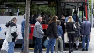 El Ayuntamiento exige 2,4 millones a la contrata del bus por los abonos de empleados y familiares