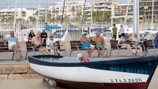 Turistas en el puerto de Salou el pasado verano