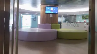 Imagen del vestíbulo del hospital Infantil de Zaragoza, recién reformado.