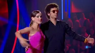 La bailarina Sara Baudín, con Paco Ibáñez, el Hombre de Negro, este martes en 'Bailando con las estrellas'