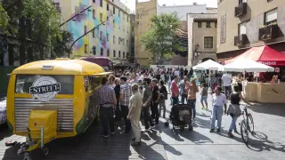 Festival de 'foodtrucks' en la plaza de Mariano de Cavia.