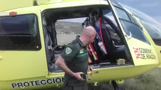 Helicóptero del 112 en el campo de San Gregorio en el rescate del ciclista