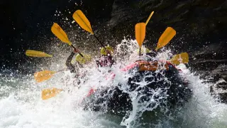Un trepidante descenso en rafting por las aguas bravas del Gállego.