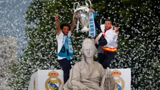 El Real Madrid celebra la decimotercera Champions League con su afición y recibe medallas de chocolate