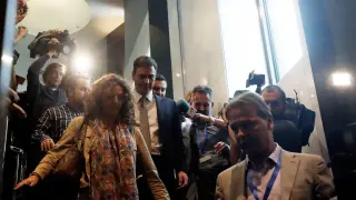 El secretario general del PSOE, Pedro Sánchez, tras la reunión del partido en el Congreso de los Diputados, en la semana en que se debate la moción de censura contra el jefe del ejecutivo, Mariano Rajoy.