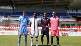 Presentación de las equipaciones del Huesca en la temporada 2015/2016.