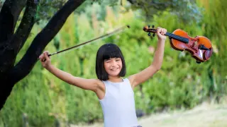 La niña violinista Mai Mita Torres.