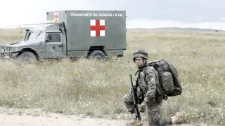 Paracaidistas del Ejército español y del de EE. UU., en el campo de maniobras de San Gregorio