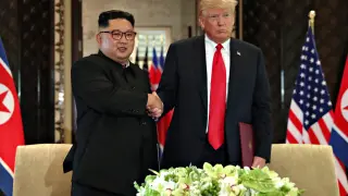 Imagen de archivo de Donald Trump y Kim Jong-un en su última reunión.