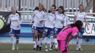 Un partido del Zaragoza Club de Fútbol Femenino esta temporada en Primera División Femenina.