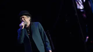 Joaquín Sabina se queda mudo en el escenario