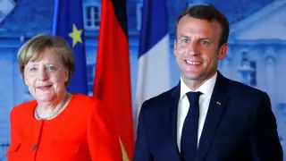 Merkel y Macron acuerdan reforzar las fronteras de la UE y limitar el asilo en los países de entrada
