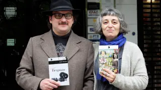 Raúl y su compañera Esther, coeditora del sello Libros del Innombrable.