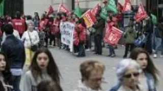 Protesta en mayo de los trabajadores de Inditex en Plaza de España para acelerar la negociación del convenio