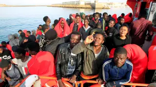 Salvamento Marítimo rescató a 130 inmigrantes de doce pateras en aguas del Estrecho de Gibraltar este pasado martes