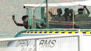 Llegada del Open Arms al puerto de Barcelona con 60 migrantes a bordo