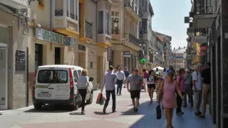 Turistas este fin de semana en la calle Mayor de Jaca.