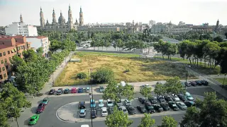 El nuevo emplazamiento que propone el Ayuntamiento se ubica junto al puente de Santiago.