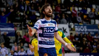 Nano Modrego, durante un partido de la pasada temporada con el patrocinio de Ríos Renovables en la camiseta