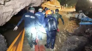 Personal de rescate en la cueva Tham Luang, que se convertirá en un museo.