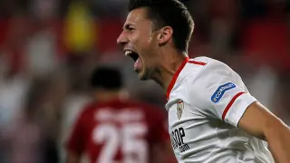 Clément Lenglet celebra un gol con el Sevilla en Champions
