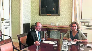 El presidente Lambán y la ministra Batet, en la reunión que mantuvieron ayer en Madrid.