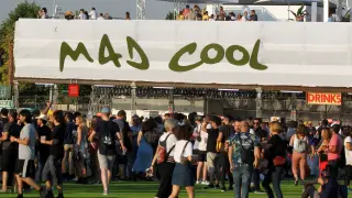 Miles de personas disfrutan del festival Mad Cool.