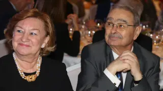 Mariano Bergua, acompañado de su mujer Ana Salas, tras recibir el premio 'Altoaragonés de honor'.