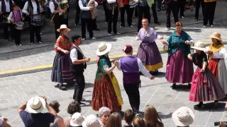 Bailes en la Plaza Mayor de Boltaña