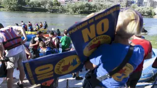 Descenso reivindicativo por el Ebro de los opositores al embalse de Biscarrués