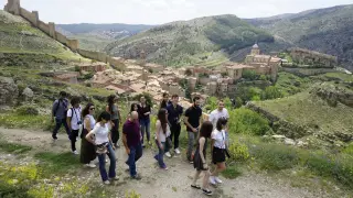 Un grupo de visitantes, alumnos de un máster de patrimonio, en una reciente estancia en Albarracín.