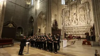 El coro Órganum, durante la actuación del jueves en la catedral de Huesca.