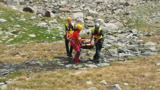 Imagen de archivo del rescate de un montañero en el Pirineo aragonés.