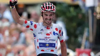 Alaphilippe logra su segunda etapa en el Tour y reserva el maillot de la montaña