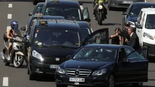 Una disputa durante la huelga de taxistas en Barcelona.