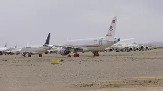 Aviones estacionados en la campa del aeropuerto de Teruel.