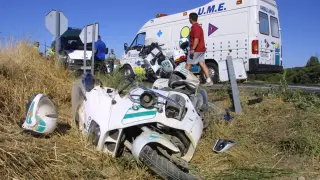 Imagen de archivo de otro accidente sufrido por un motorista de la Guardia Civil en Huesca.