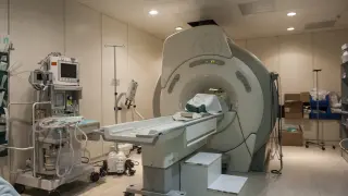 Aparato de resonancia magnética en el Hospital Miguel Servet.