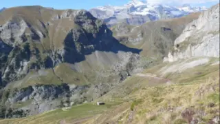 Pista de Ruego, una de las situadas a mayor altitud del Pirineo