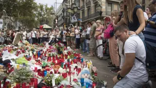 Homenaje a las víctimas del atentado tres días después del ataque en Barcelona.