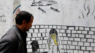 Un mural en Yemen representando los bombardeos en el país