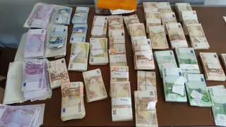 Billetes encontrados por la Policía durante el registro del apartamento de Becerril en Salou.