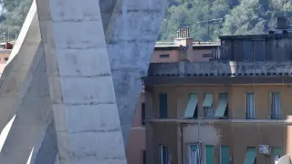 Como consecuencia del derrumbe, se ha procedido a evacuar al menos once edificios del entorno del puente de Génova.