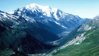 Vista del Mont Blanc con el valle de Chamonix